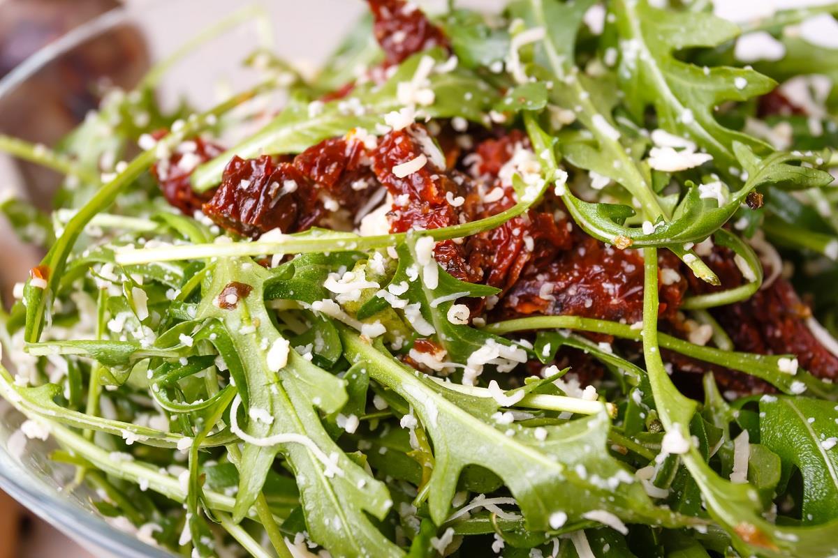 Salad with Sun Dried Tomatoes and Bergama Tulum Cheese